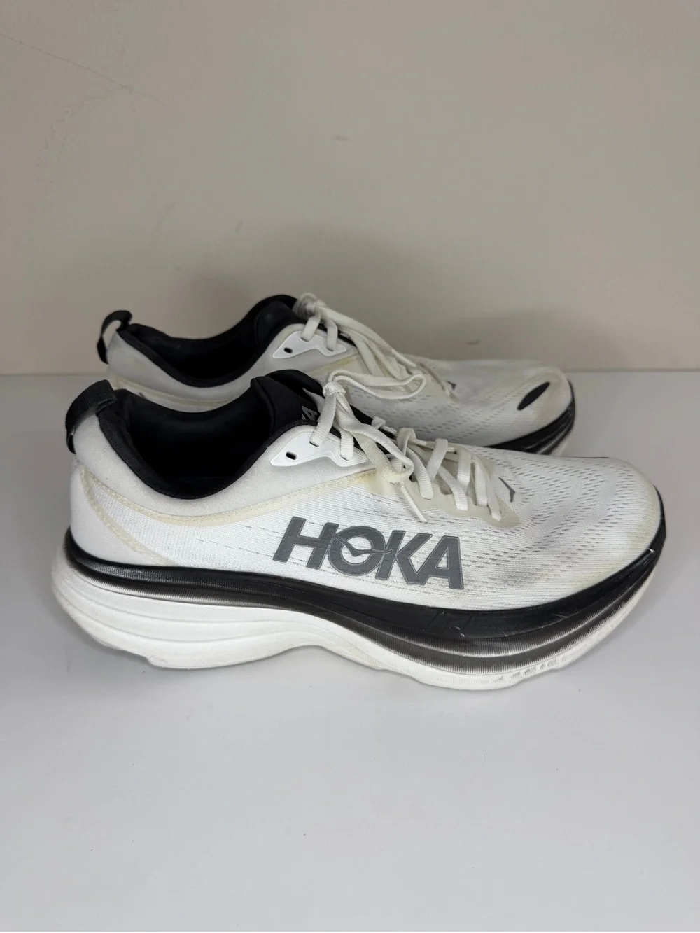 Hoka One One Bondi 8 1123202-WBLC Men's 10D Running Shoes White Black Sneakers